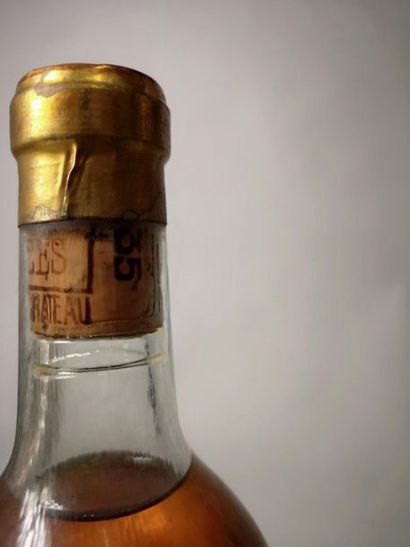 null 1 bouteille CHÂTEAU FILHOT - 2é Cc Sauternes 1935 


Etiquette légèrement tachée,...