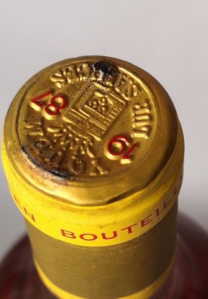 null 1 bouteille CHÂTEAU D'YQUEM - 1er cru supérieur Sauternes 1987

Niveau haute...