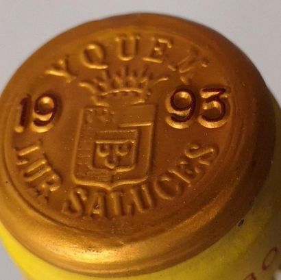 null 1 bouteille CHÂTEAU D'YQUEM - 1er cru supérieur Sauternes 1993 


Etiquette...