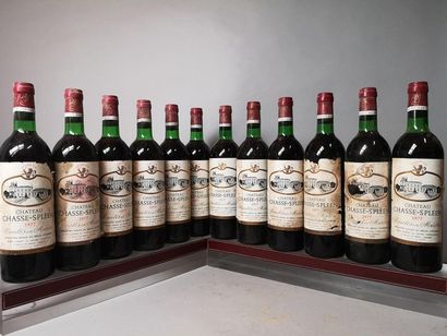 null 12 bouteilles CHÂTEAU CHASSE SPLEEN - Moulis en Médoc 1977 


Etiquette tâchées...