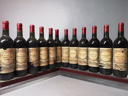 null 12 bouteilles CHÂTEAU GAZIN - Pomerol 1977

Etiquettes légèrement tachées et...
