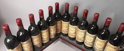 null 12 bouteilles CHÂTEAU GAZIN - Pomerol 1977

Etiquettes légèrement tachées et...