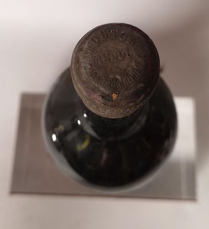 null 1 bouteille CHÂTEAU MOUTON D'ARMAILHAC - Médoc 1929

Etiquette légèrement tachée,...
