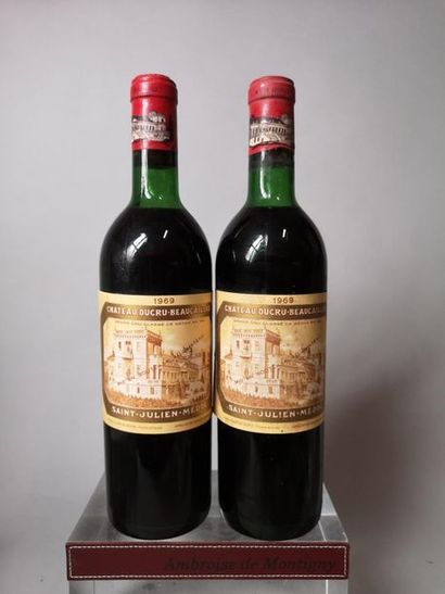 null 2 bouteilles CHÂTEAU DUCRU BEAUCAILLOU - 2é Gcc Saint Julien 1969 


1 étiquette...