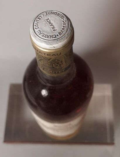 null 1 bouteille CHÂTEAU COUTET à BARSAC - 1er Cc Barsac 1976


Etiquette légèrement...