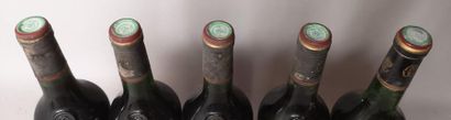null 5 bouteilles CHÂTEAU TALBOT - 5é GCC Saint Julien 4 bouteilles de 1977 et 1...