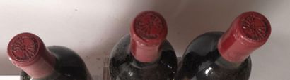 null 3 bouteilles CARRUADES de CHÂTEAU LAFITE - Pauillac 1987

Etiquettes légèrement...