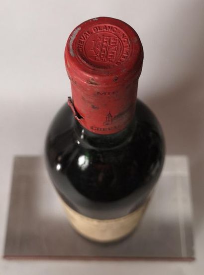 null 1 bouteille CHÂTEAU CHEVAL BLANC - 1er Gcc (A) Saint Emilion 1971

Etiquette...