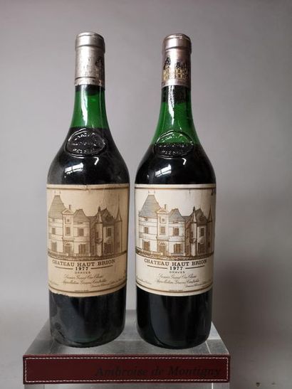null 2 bouteilles CHÂTEAU HAUT BRION - 1er Gcc Pessac Léognan 1977 


Etiquette légèrement...