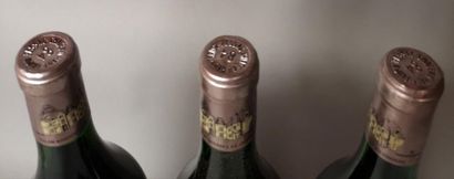 null 3 bouteilles CHÂTEAU HAUT BRION - 1er Gcc Pessac Léognan 1984 


Etiquettes...