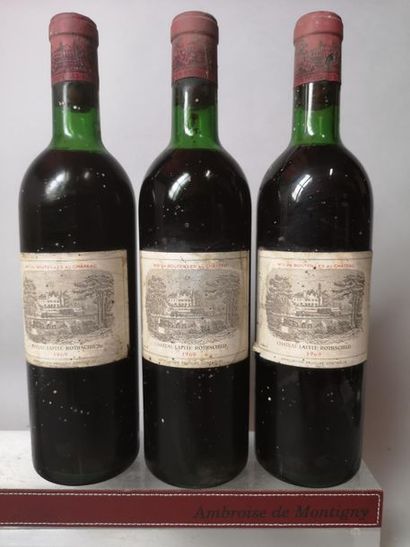 null 3 bouteilles CHÂTEAU LAFITE ROTHSCHILD - 1er Gcc Pauillac 1969 


Etiquette...