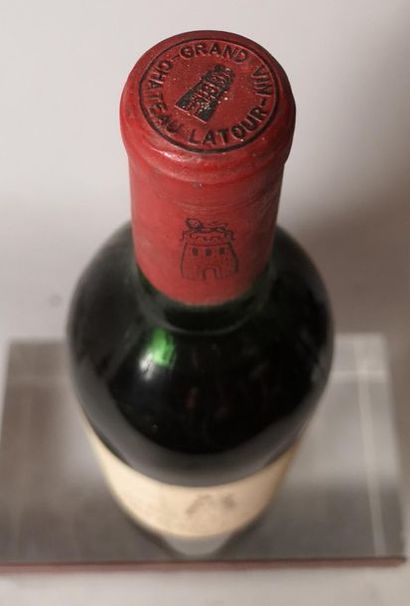 null 1 bouteille CHÂTEAU LATOUR - 1er Gcc Pauillac 1969

Etiquette légèrement tachée,...
