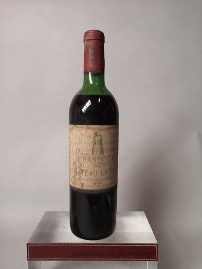 null 1 bouteille CHÂTEAU LATOUR - 1er GCC Pauillac 1970 


Etiquette légèrement tachée,...