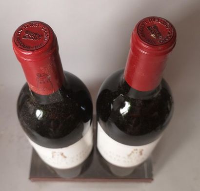 null 2 bouteilles CHÂTEAU LATOUR - 1er Gcc Pauillac 1984

1 étiquette griffée.