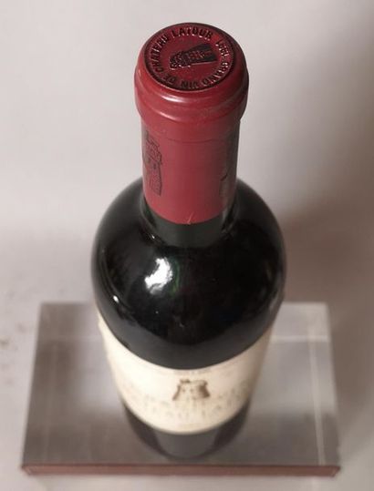 null 1 bouteille CHÂTEAU LATOUR - 1er Gcc Pauillac 1991 


Etiquette légèrement tachée...