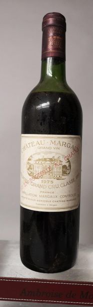 null 1 bouteille CHÂTEAU MARGAUX - 1er Gcc Margaux 1975 


Etiquette légèrement tachée,...