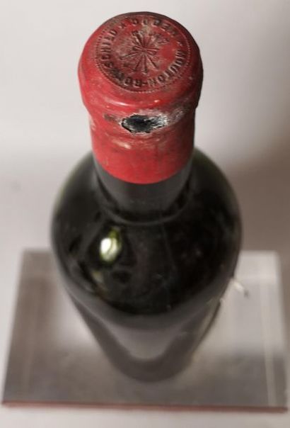 null 1 bouteille CHÂTEAU MOUTON ROTHSCHILD - 1er Gcc Pauillac 1952 


Etiquette tachée...