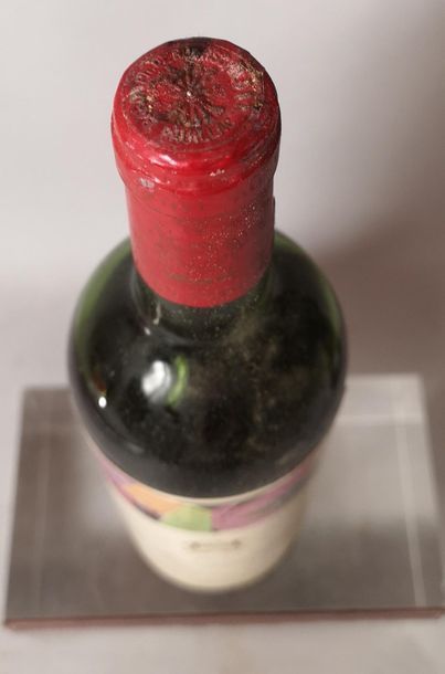 null 1 bouteille CHÂTEAU MOUTON ROTHSCHILD - 1er Gcc Pauillac 1975 


Etiquette légèrement...
