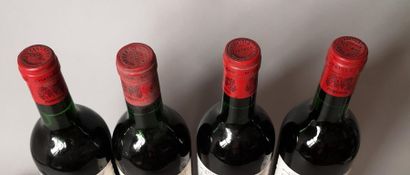 null 4 bouteilles CLOS RENE - Pomerol 


3 bouteilles de 1975 


et 1 de 1971


niveau...