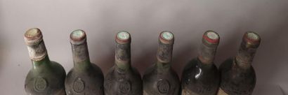 null 6 bouteilles CHÂTEAU MEYNEY - Saint Estephe 4 bouteilles de 1977 et 2 de 1980

Etiquettes...