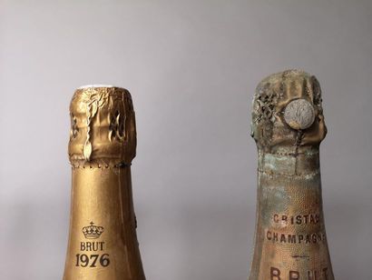 null 4 bouteilles CHAMPAGNES DIVERS A VENDRE EN L'ETAT 


1 CRISTAL de ROËDERER 1949...