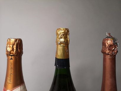null 3 bouteilles CHAMPAGNES DIVERS 


1 bouteille LAURENT PERRIER Cuvée "Grand Siècle"...
