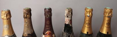 null 6 bouteilles CHAMPAGNES DIVERS : 


1 PERRIER JOUÊT "Reserve Cuvéé" 1976 


2...