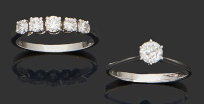 null Set of two 18K (750) white gold rings, one decorated with a small solitaire...