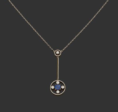 null White gold pendant necklace with circular motifs centred on a sapphire and diamonds.
Brutto...