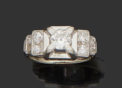 null Square ring in 18K (750) white gold and platinum set with an antique cut diamond,...