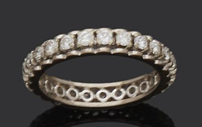 null 18K (750) white gold band set with diamonds.
Finger size: 56.
Brutto weight:...