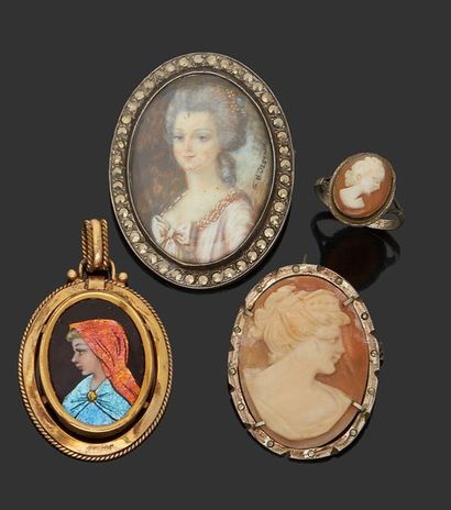 null Set of three cameos and a miniature, silver frames.
Brutto weight: 27,81 g
