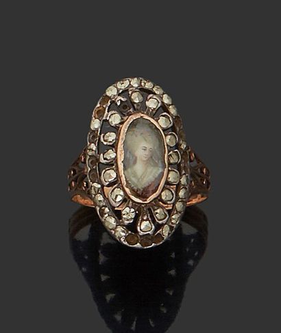 null 18K (750) yellow gold ring decorated with a miniature representing an elegant...