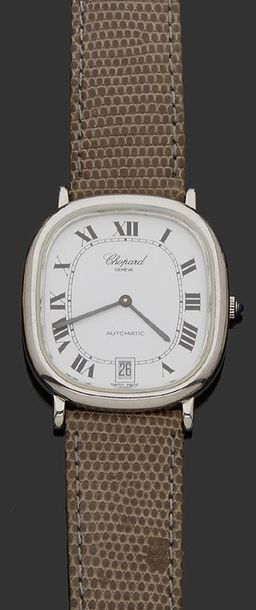 CHOPARD vers 1980 
Montre d'homme de forme ovale en acier, fond vissé, cadran blanc...