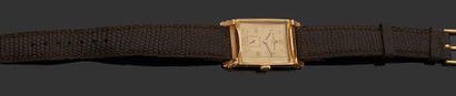 BAUME ET MERCIER 
Montre bracelet d'homme en or jaune 18K (750), cadran rectangulaire...