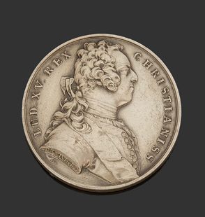 null Médaille en argent représentant le profil de Louis XV.
Marquée sur la tranche...