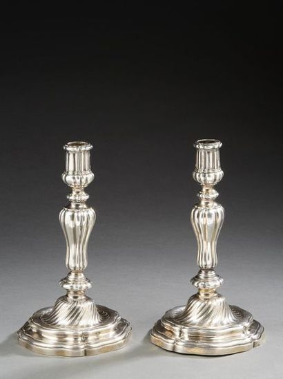 null Rare pair of silver candlesticks, baluster-shaped, they rest on a polylobed...