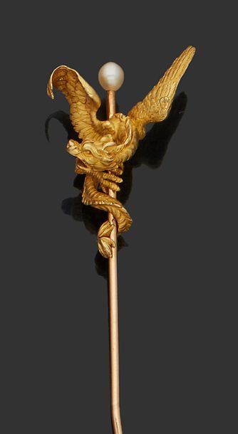 null 18K (750) gold tie pin surmounted by a dragon and a pearl.
Brutto weight: 13,79...