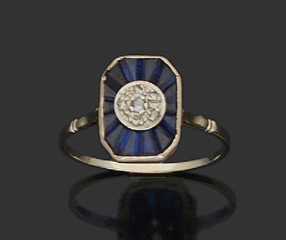 null 18K (750) white gold ring set with small sapphires and brilliants.
Finger size:...