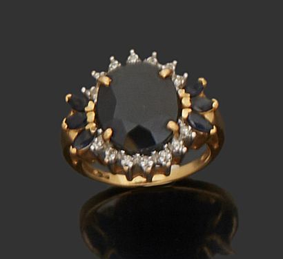 null 18K (750) yellow gold ring, decorated with an onyx.
Finger size: 48.5.
Brutto...