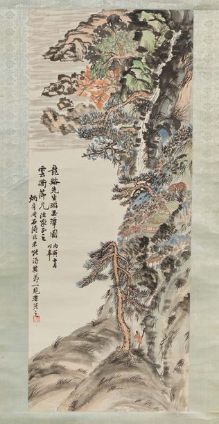 CHINE - XXe siècle Encre sur papier, lettré sous un pin traversant un paysage montagneux.
Signé...