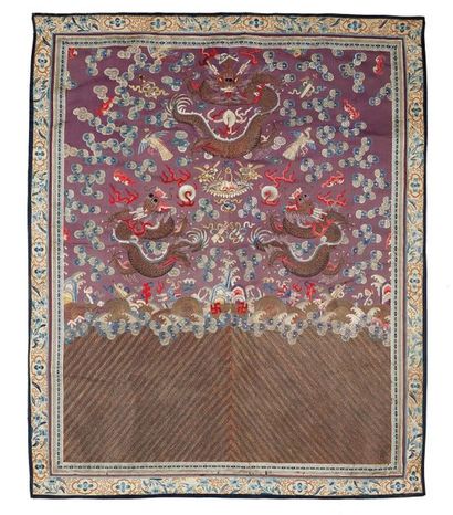CHINE - Vers 1900 Fragment of a rectangular mandarin dress in purple silk embroidered...