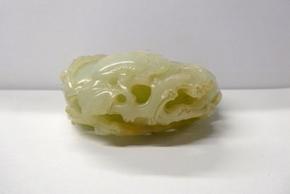 CHINE - XVIIIe/XIXe siècle A group of three khakis in celadon nephrite joined in...