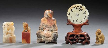 CHINE - Début XXe siècle Set including a Luohan sitting in soapstone, a monkey in...