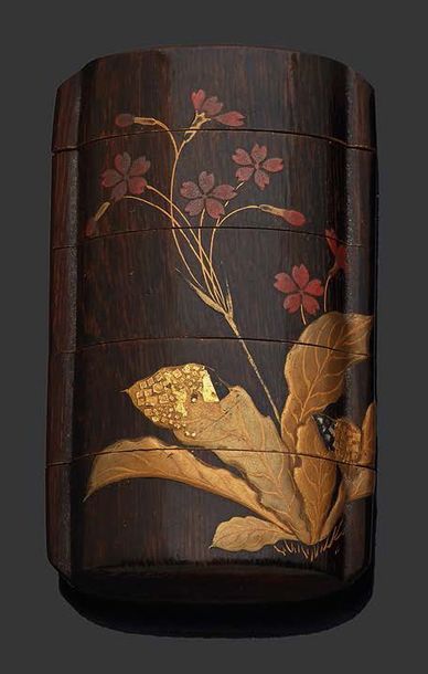 JAPON - XIXE SIÈCLE Inro with four wooden boxes decorated in hiramaki-e red, gold...