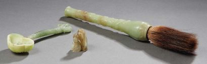 CHINE - XXe siècle Set including a celadon nephrite brush carved with two chilong,...