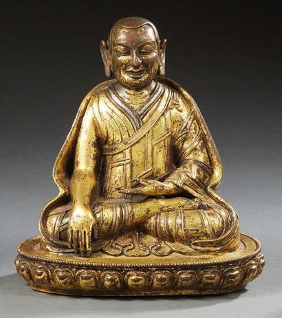CHINE - XXe siècle Statuette en bronze doré figurant un bouddha assis en padmasana...