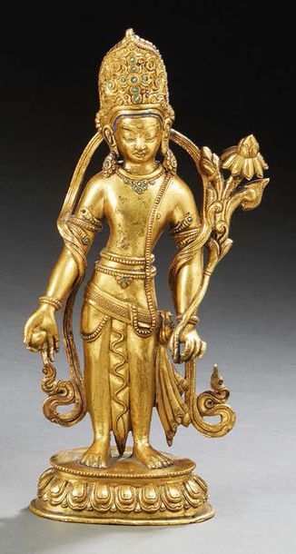 CHINE - XXe siècle Statuette en bronze doré et polychrome de Guanyin debout sur un...