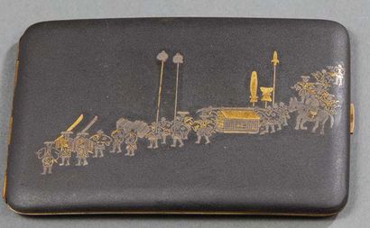 JAPON - Epoque MEIJI (1868-1912) Deux étuis à cartes en fer incrusté de cuivre doré,...