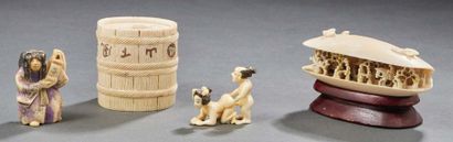 CHINE - Début XXe siècle Coquillage en ivoire découvrant un paysage animé de personnages,...